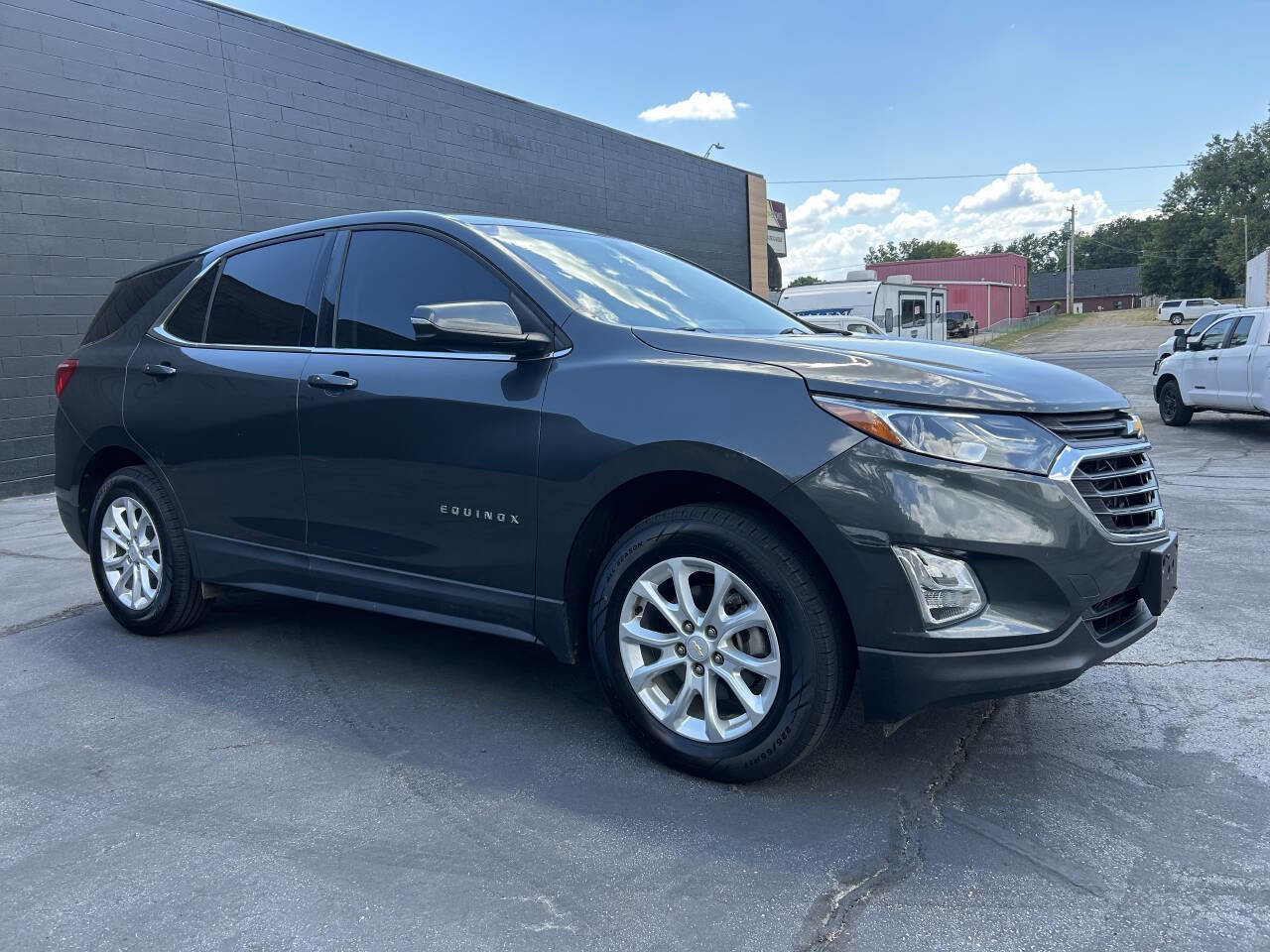 Used 2018 Chevrolet Equinox LT image 2