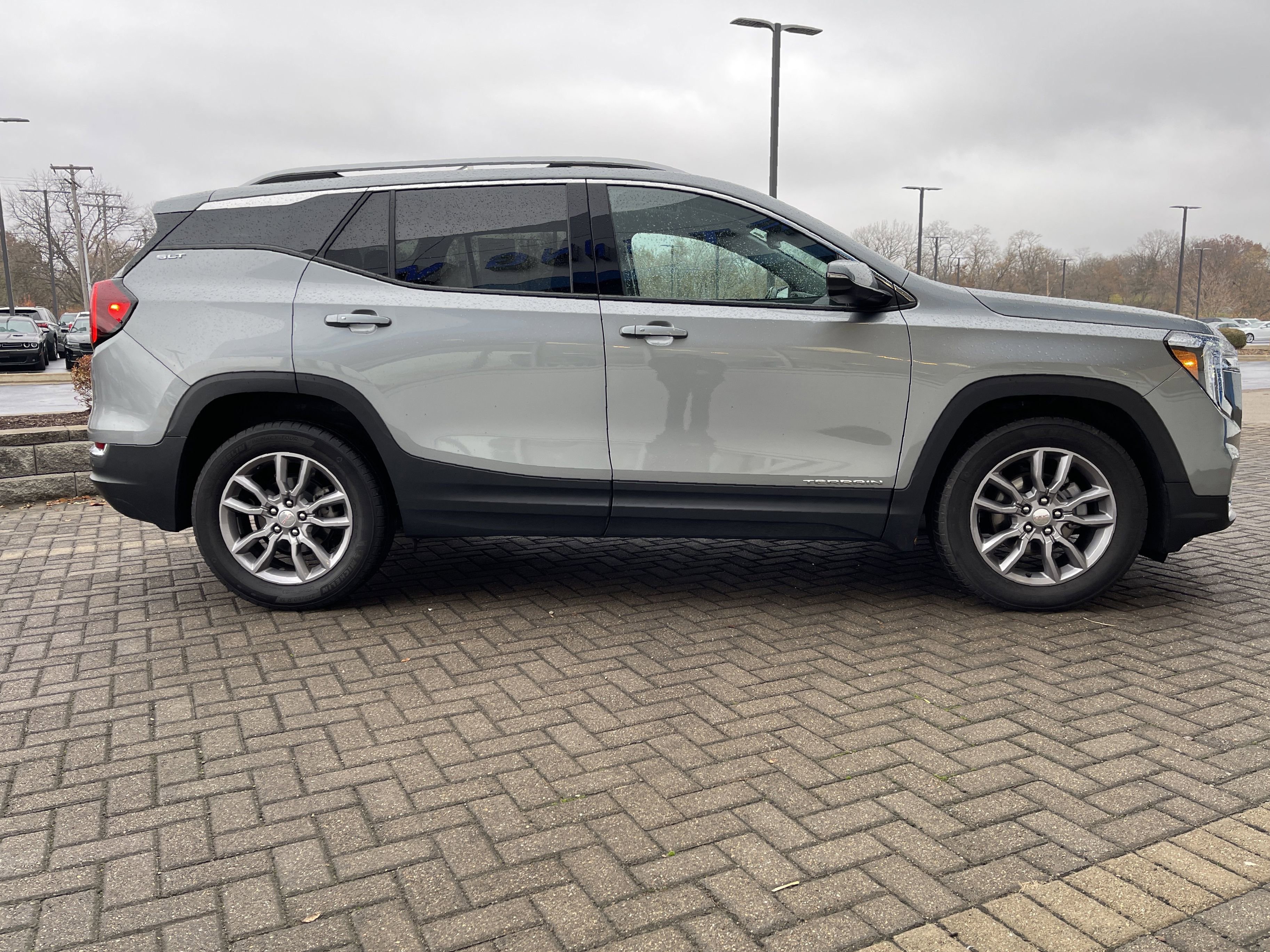 Used 2024 GMC Terrain SLT w/ Infotainment Package II image 6