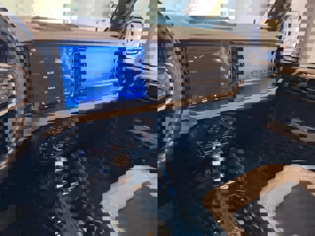 Used 2023 Ford Bronco Wildtrak AWD/4WD image 13