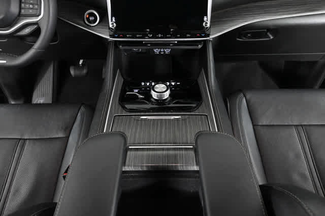 Used 2024 Jeep Wagoneer L Series II w/ Flexible Seating Group image 20