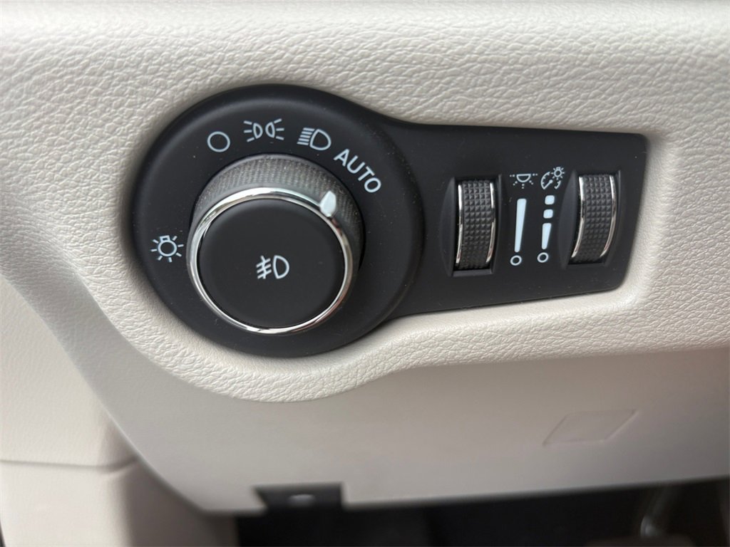 Used 2023 Chrysler Pacifica Limited w/ Trailer Tow Group image 31