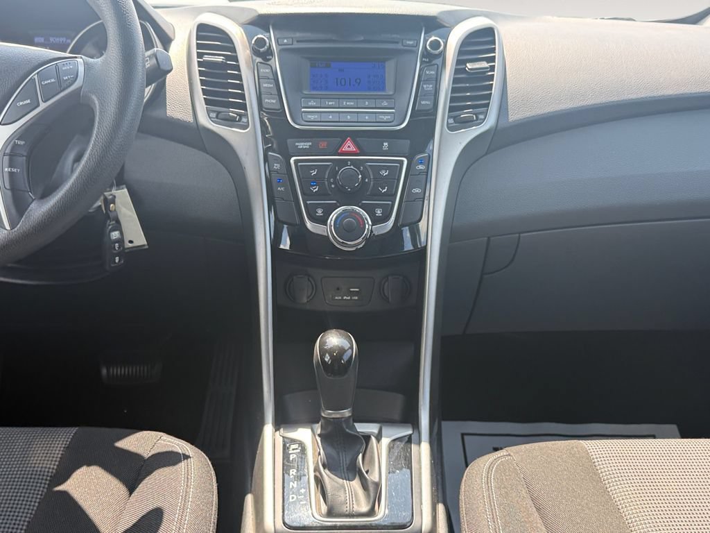 Used 2017 Hyundai Elantra GT FWD image 11
