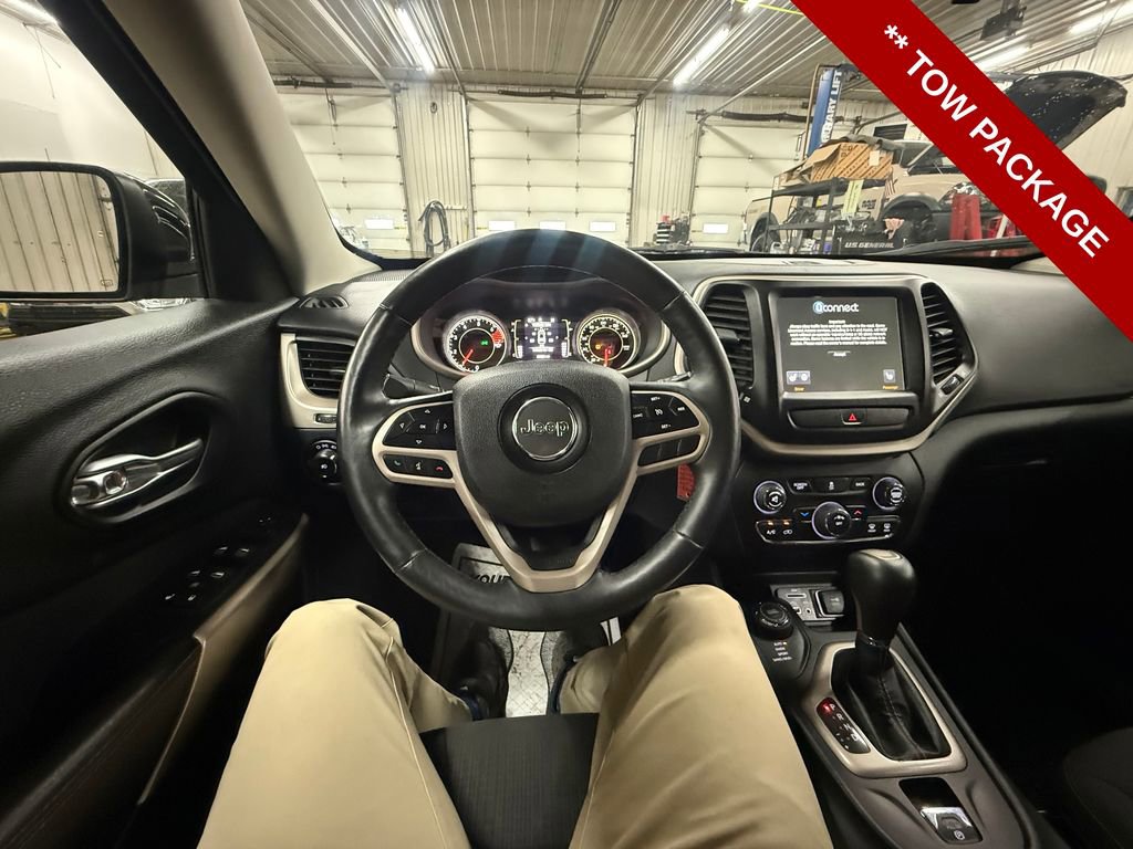 Used 2017 Jeep Cherokee Latitude w/ Cold Weather Group AWD/4WD image 15