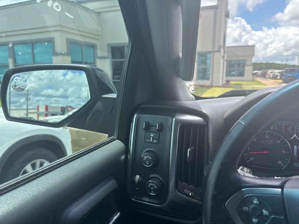Used 2017 Chevrolet Silverado 1500 LT w/ Midnight Edition AWD/4WD image 23