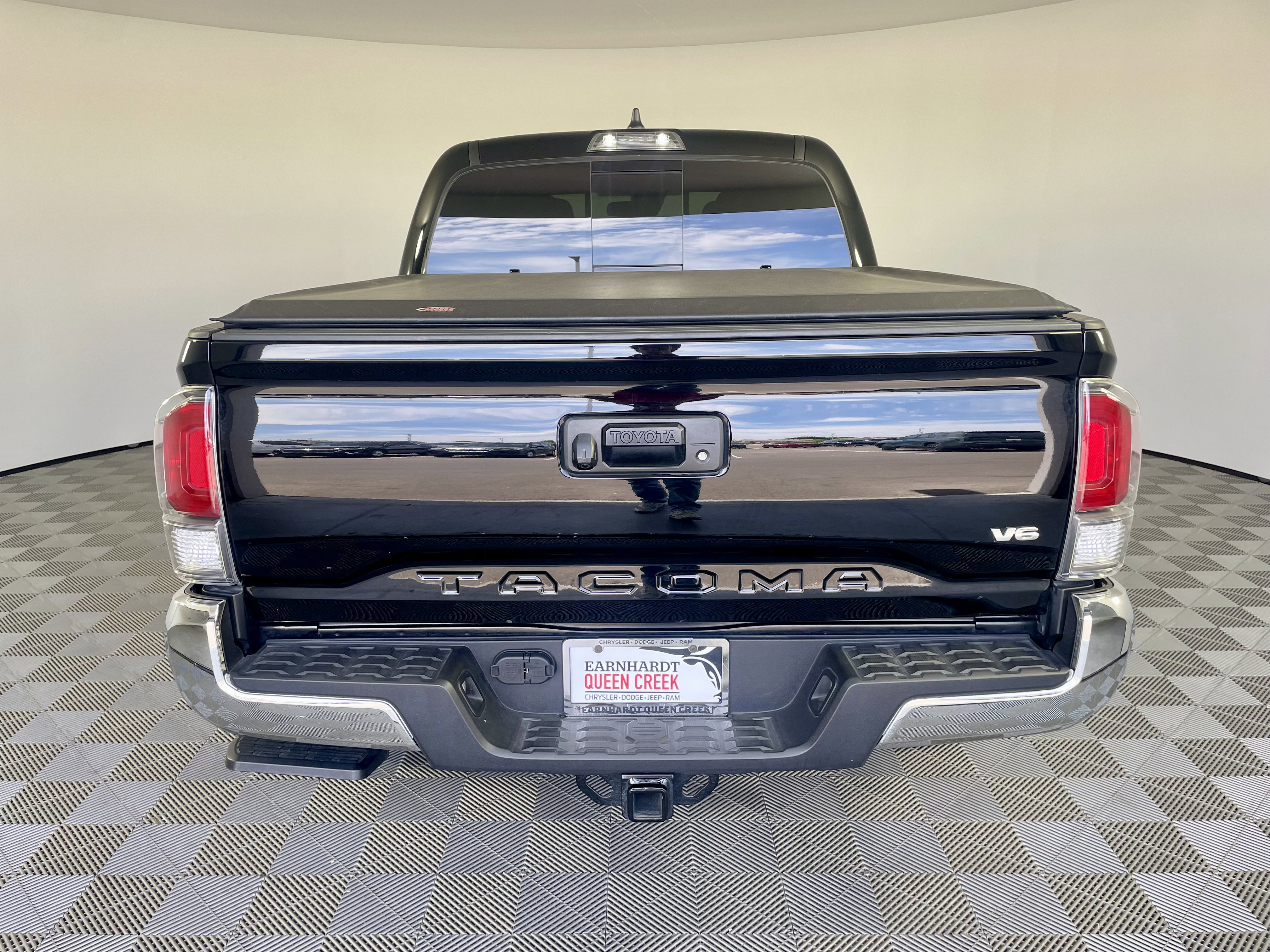 Used 2023 Toyota Tacoma TRD Off-Road AWD/4WD image 4