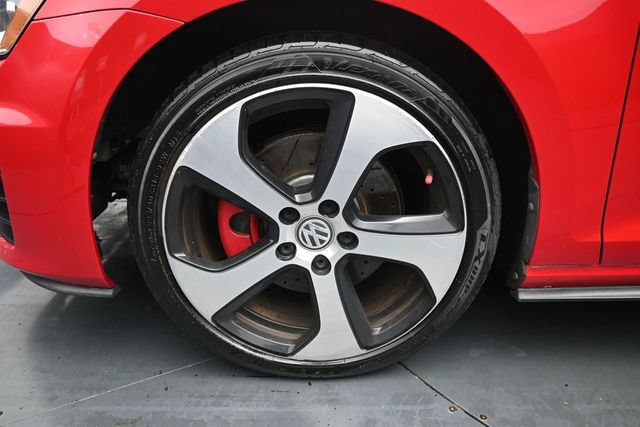 Used 2016 Volkswagen Golf 4-Door FWD image 10