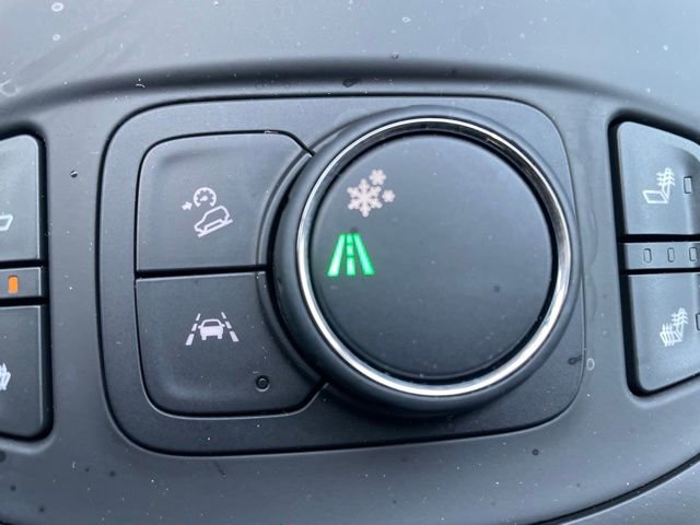 Used 2024 GMC Terrain SLE w/ Driver Convenience Package image 26