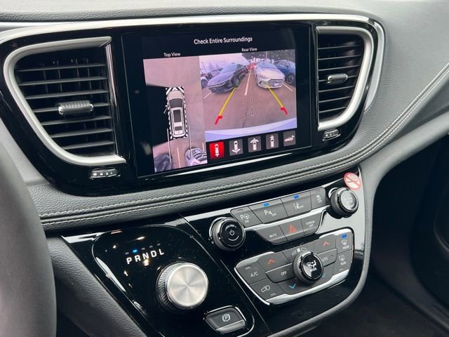 Used 2024 Chrysler Pacifica Select image 24