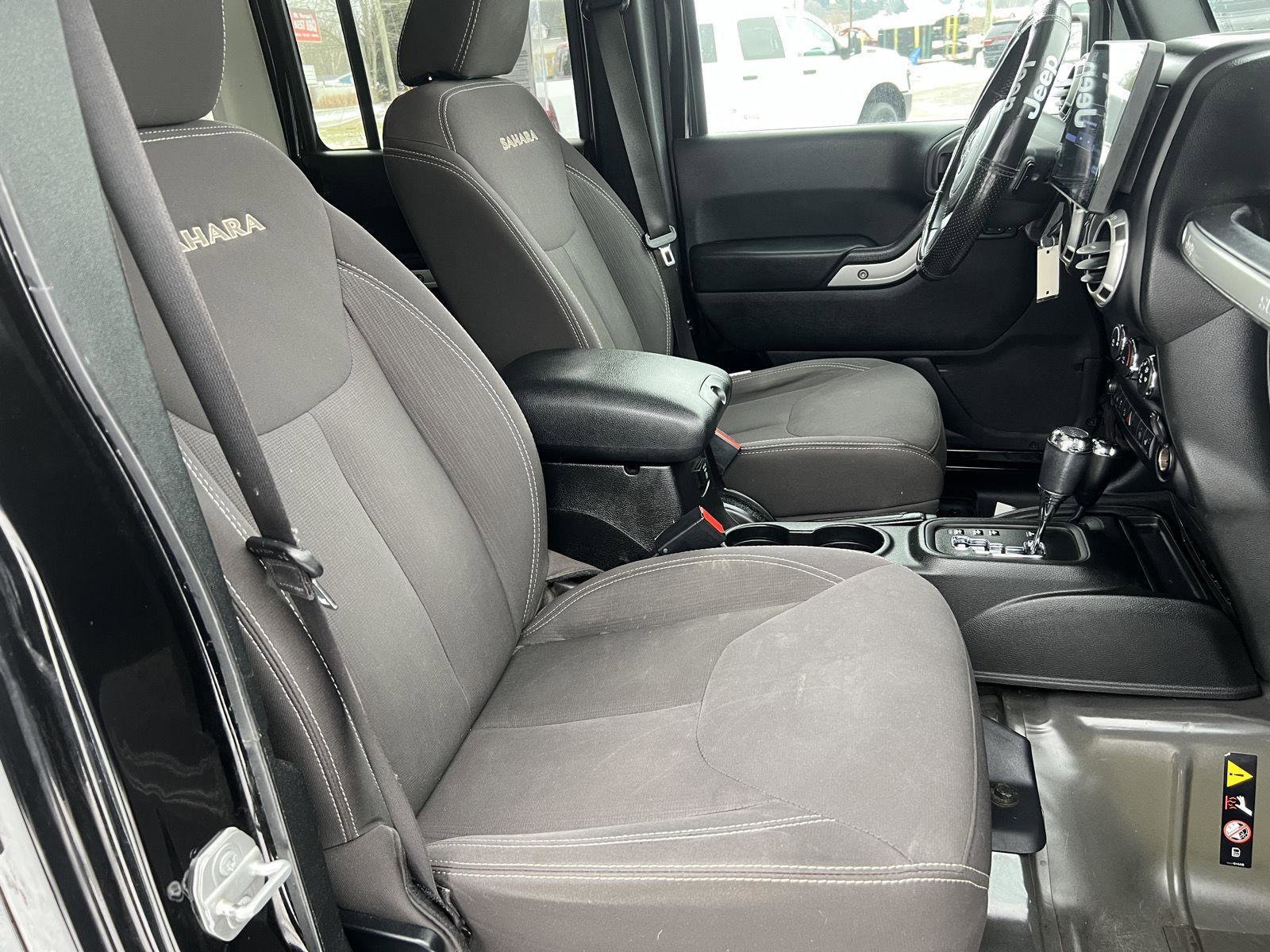 Used 2017 Jeep Wrangler Unlimited Sahara w/ Connectivity Group image 32