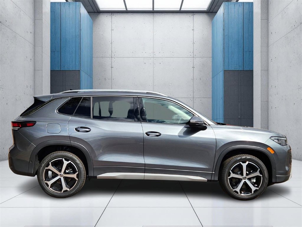 New 2025 Volkswagen Tiguan SE image 27