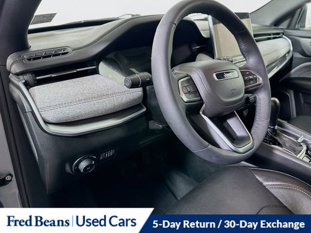 Used 2023 Jeep Compass Latitude image 11