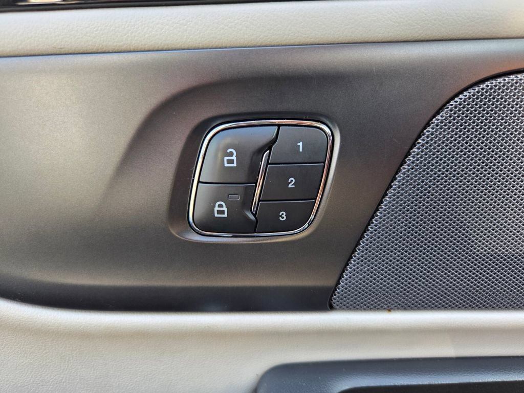 Used 2024 Lincoln Nautilus Reserve AWD/4WD image 30