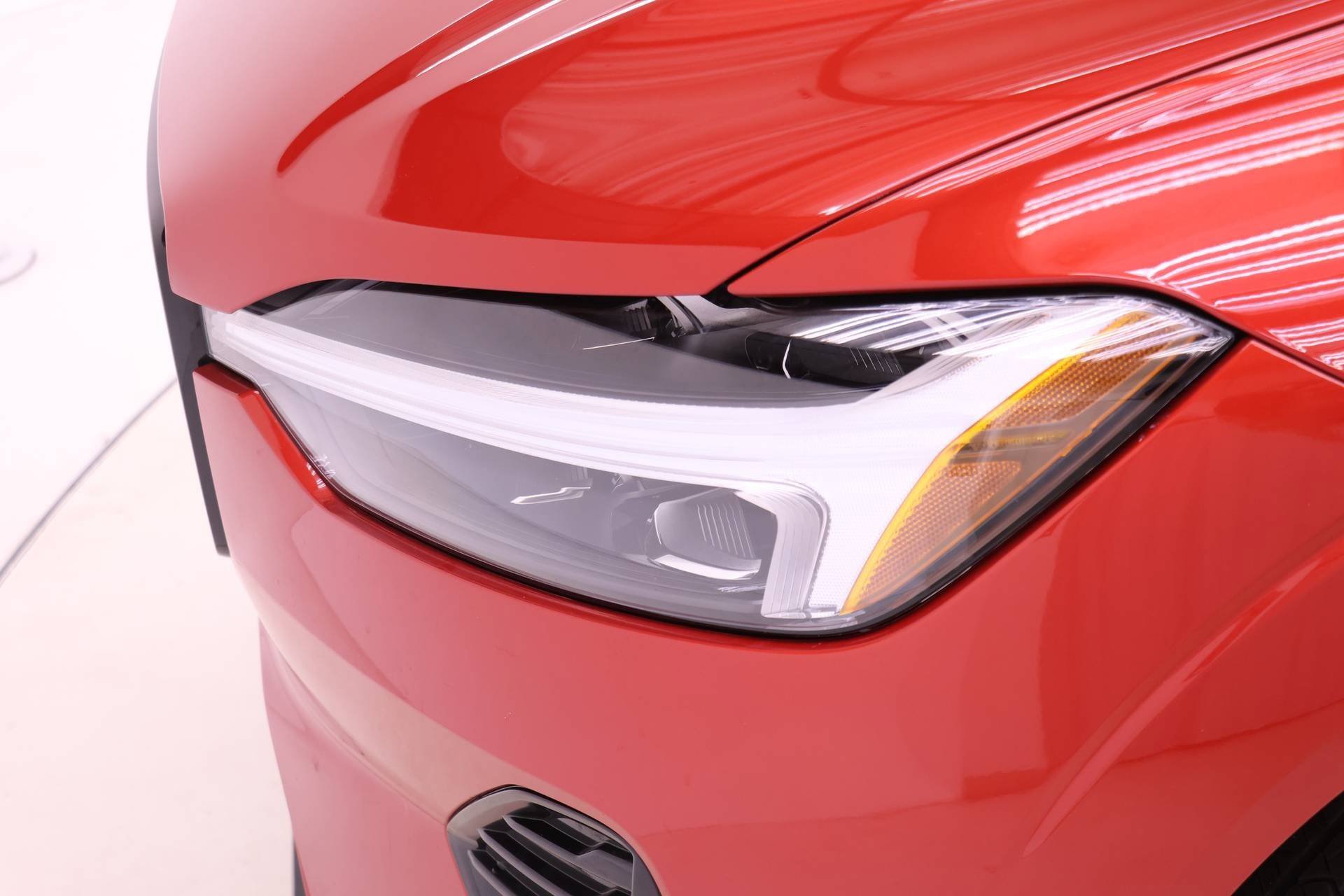 Certified 2023 Volvo XC60 B5 Ultimate w/ Protection Package Premier image 10