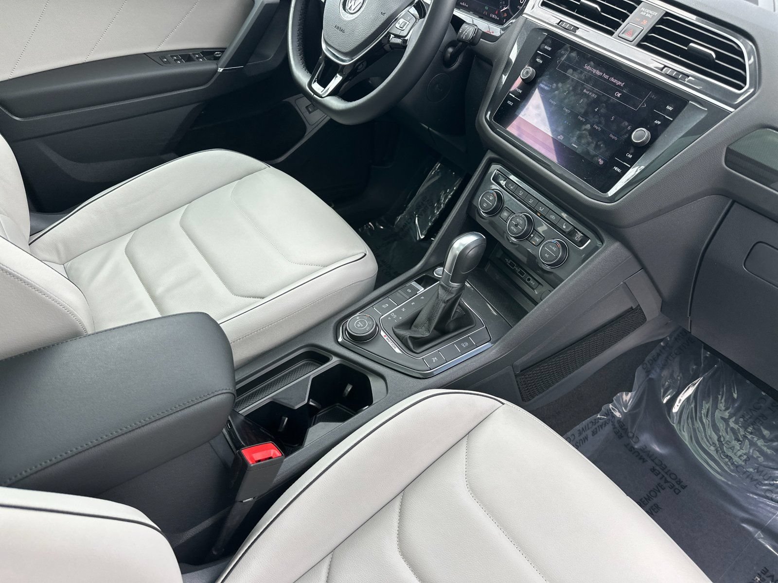 Used 2018 Volkswagen Tiguan SEL Premium AWD/4WD image 16