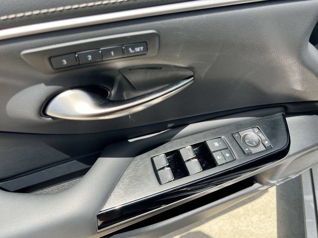 Certified 2025 Lexus ES 300h w/ Premium Package FWD image 11