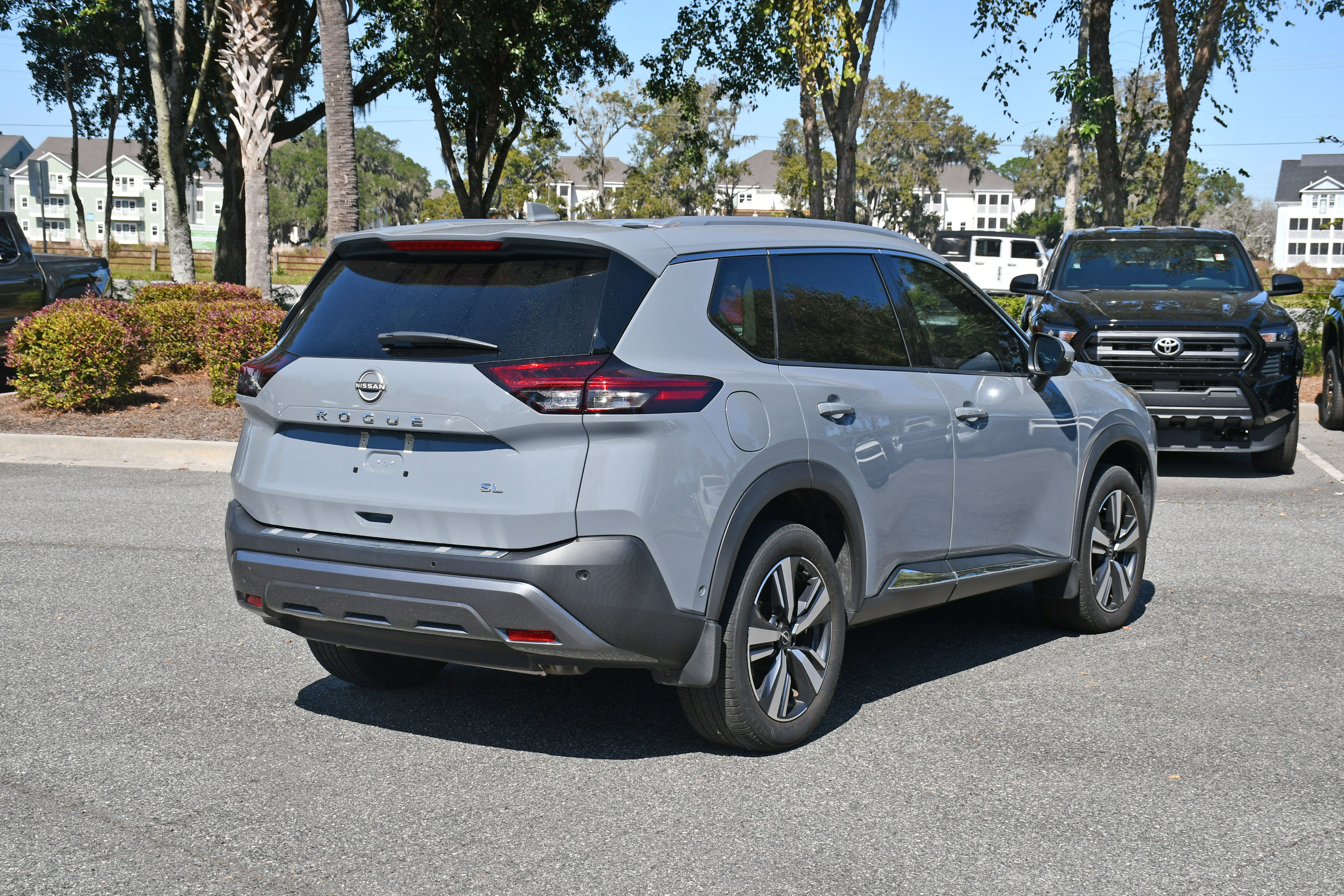 Used 2023 Nissan Rogue SL w/ SL Premium Package image 4