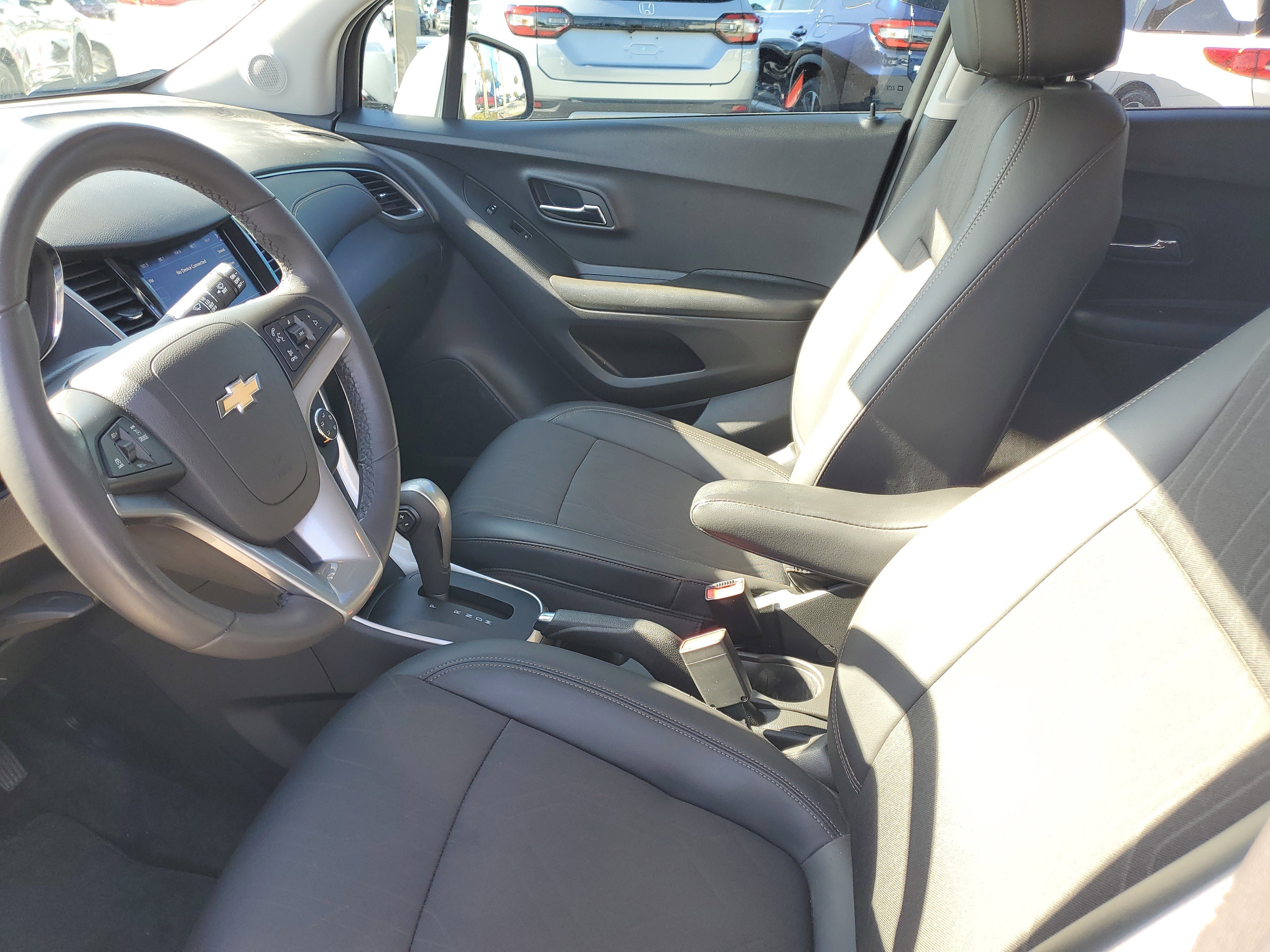 Used 2022 Chevrolet Trax LT w/ LT Convenience Package image 15