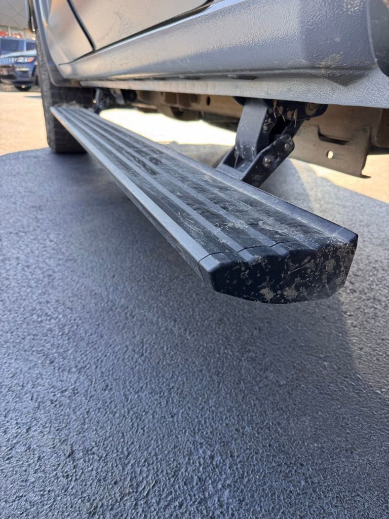 Used 2024 Chevrolet Silverado 2500 ZR2 w/ Technology Package image 11