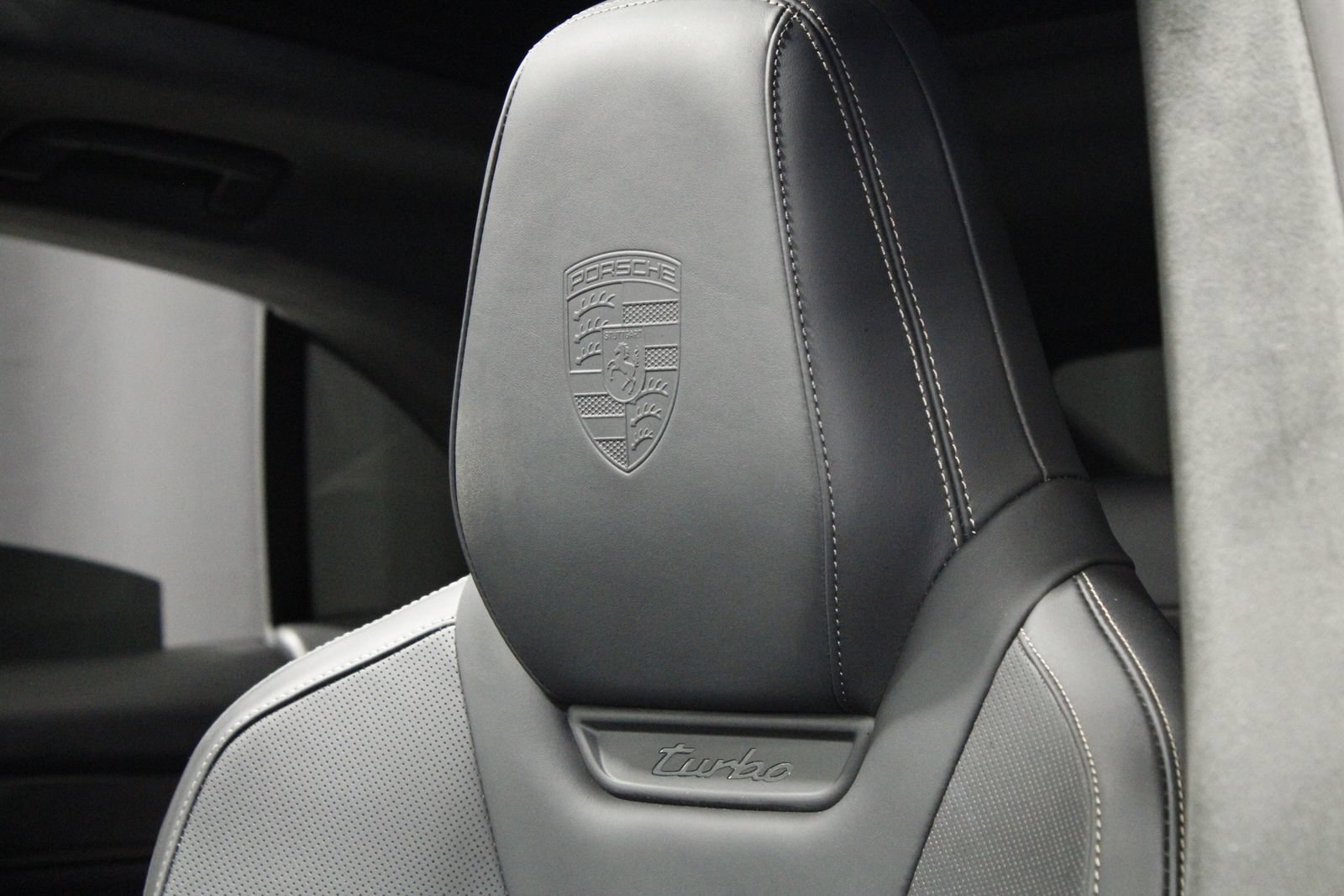 Used 2025 Porsche Macan Turbo Electric AWD/4WD image 37