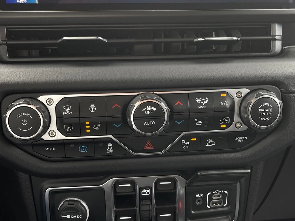 Used 2024 Jeep Wrangler High Altitude AWD/4WD image 32