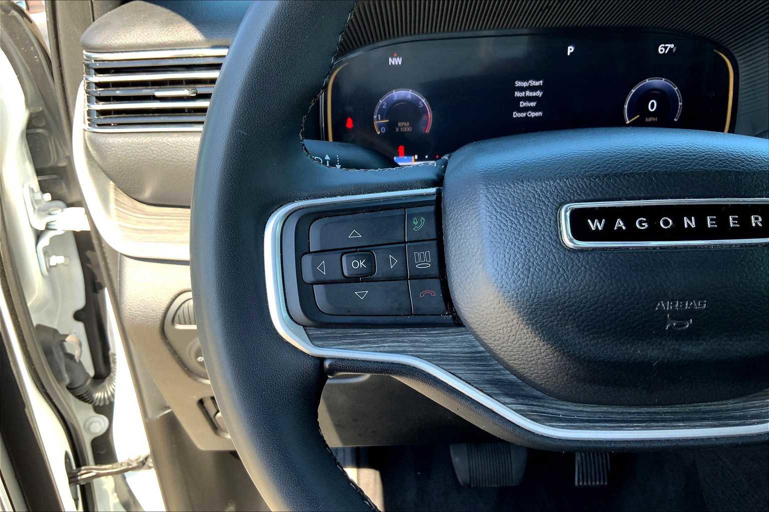 Used 2023 Jeep Wagoneer L Series III w/ Preferred Equipment Group image 22