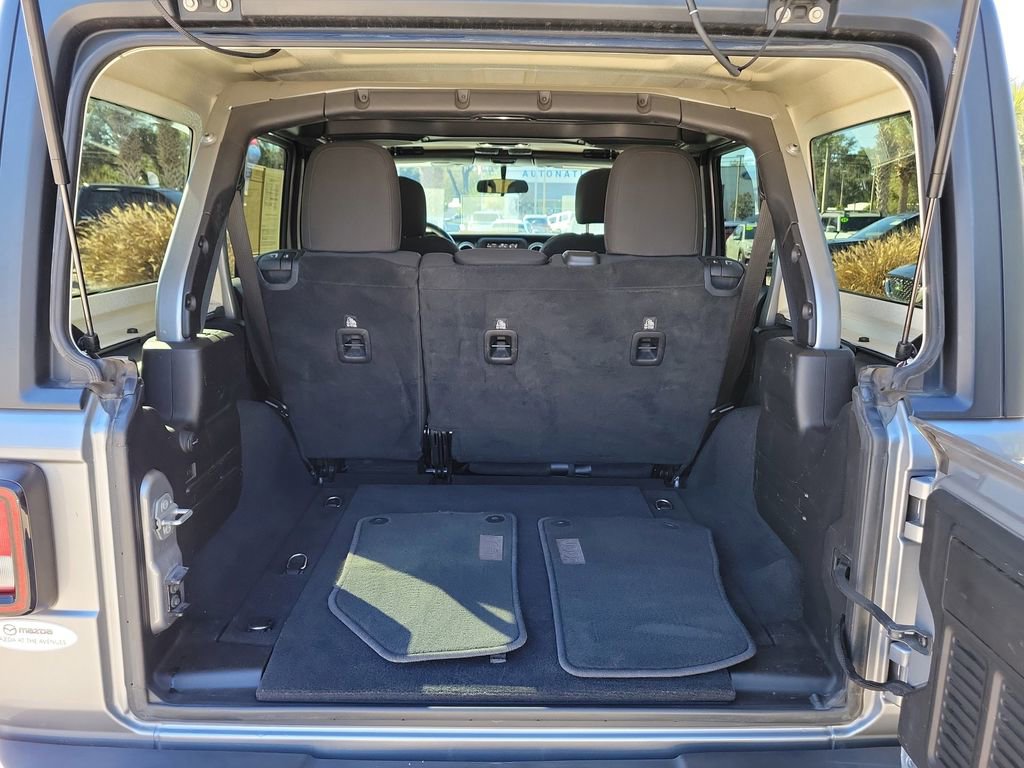 Used 2019 Jeep Wrangler Unlimited Sahara image 11