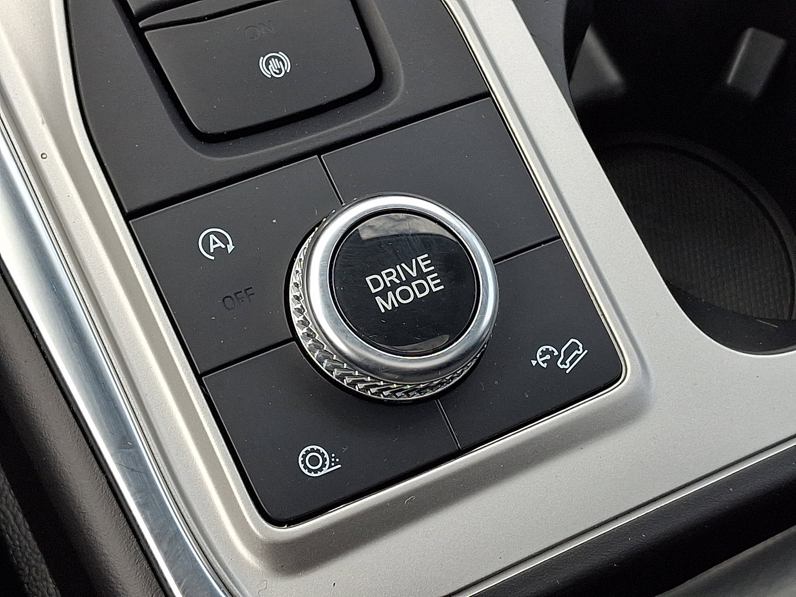 Certified 2024 Ford Explorer XLT w/ Equipment Group 202A image 32