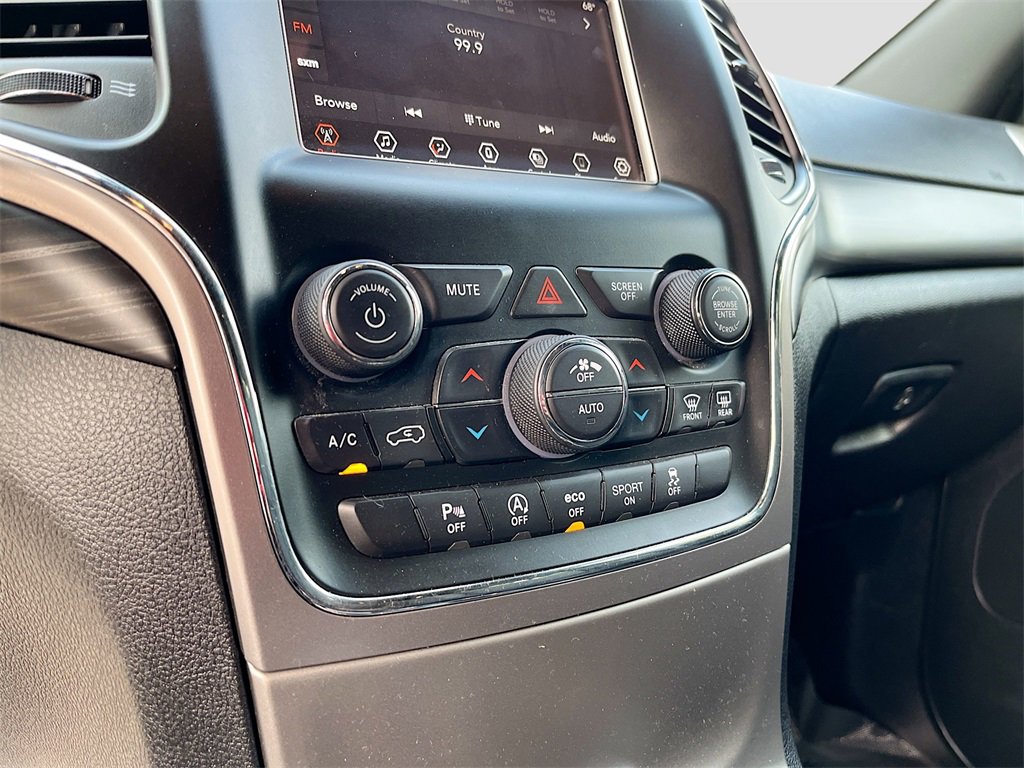 Used 2021 Jeep Grand Cherokee Laredo image 15