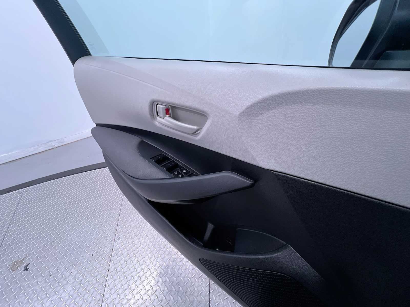 Used 2022 Toyota Corolla LE FWD image 31