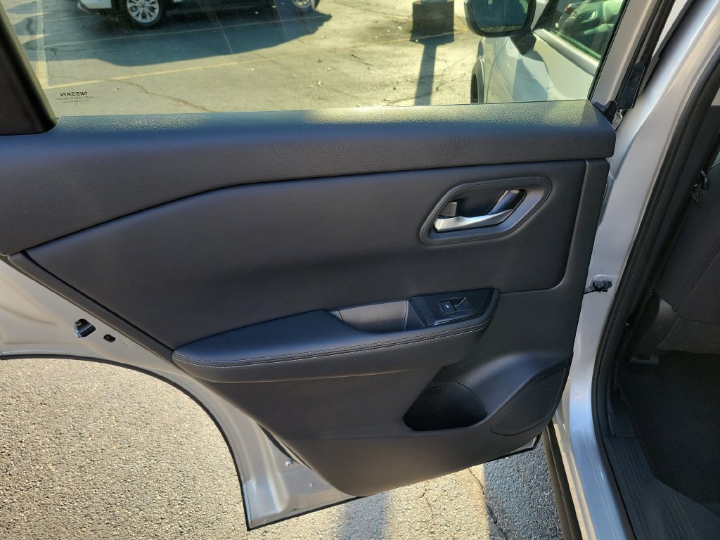 Used 2024 Nissan Rogue SV AWD/4WD image 18