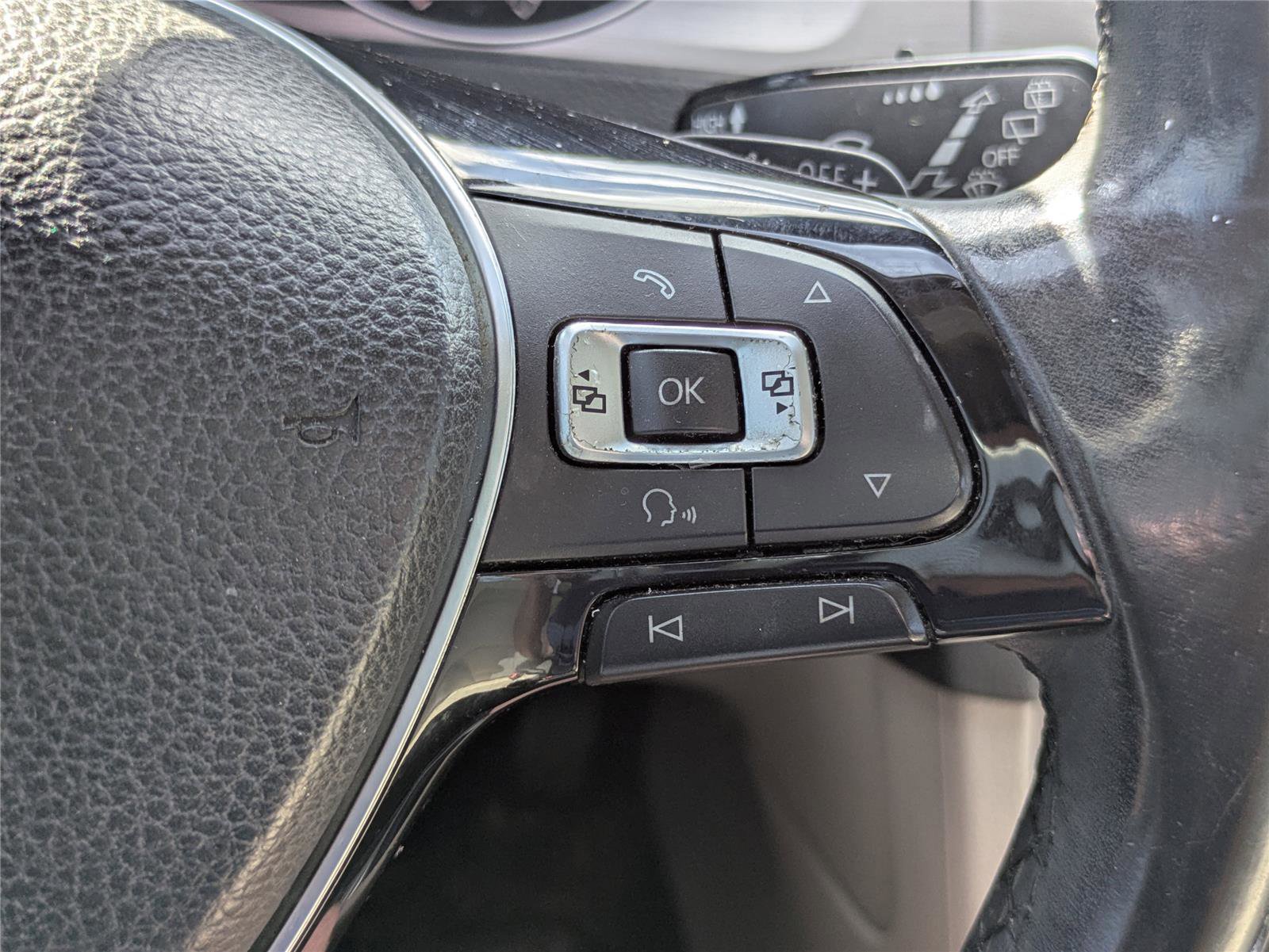 Used 2016 Volkswagen Golf SE w/ Lighting Package image 31