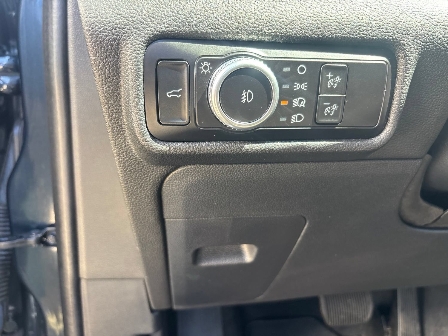 Certified 2023 Ford Explorer Limited w/ Limited Technology Package AWD/4WD image 15