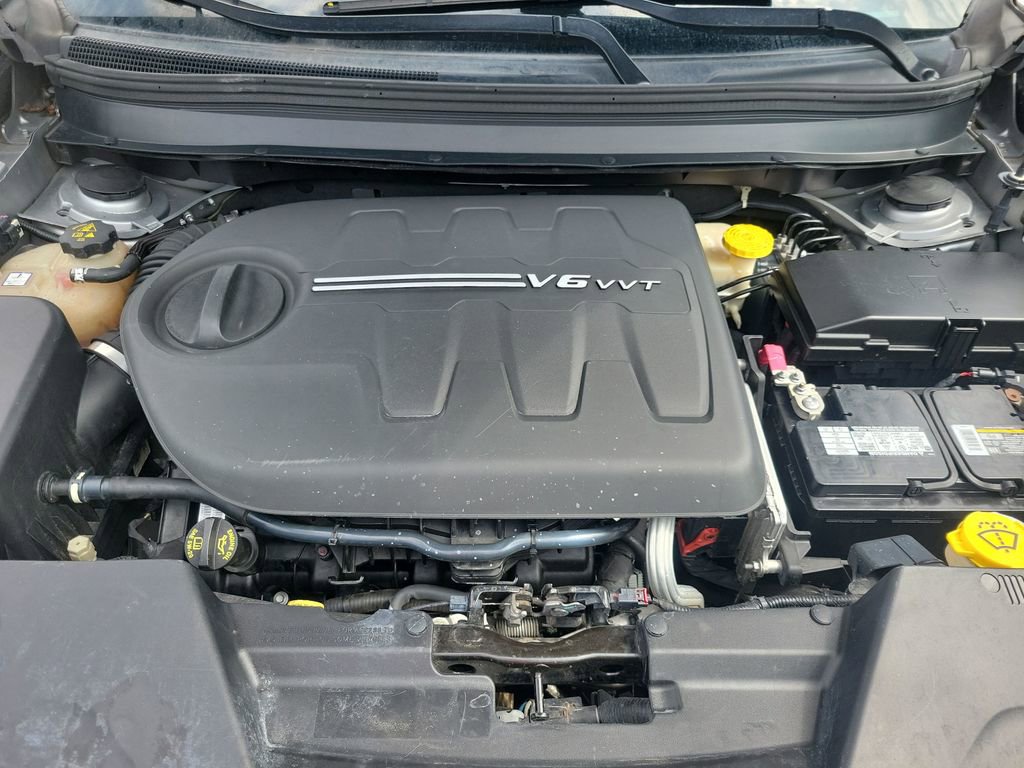 Used 2016 Jeep Cherokee Latitude FWD image 32