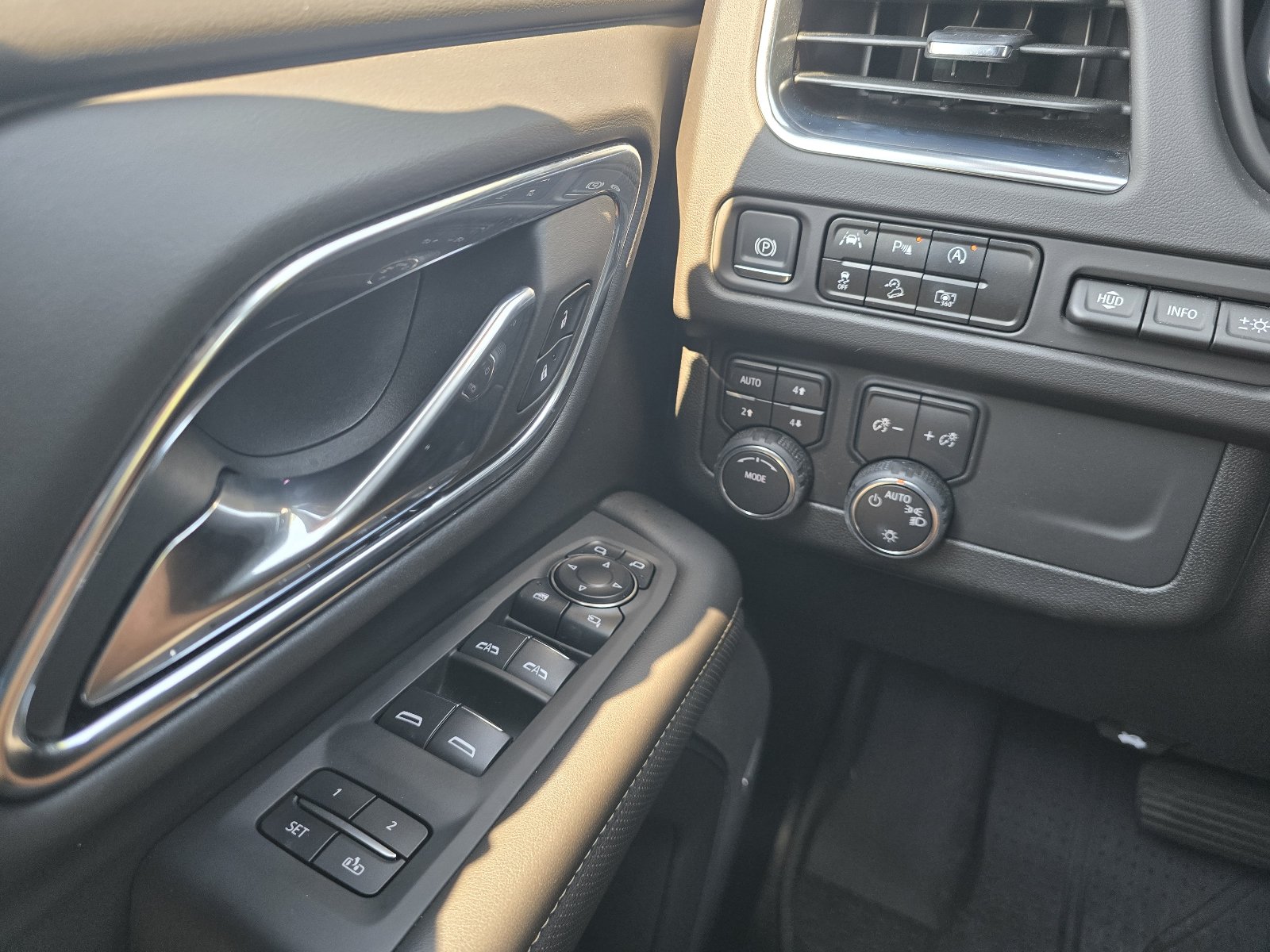 Used 2024 Chevrolet Tahoe Premier AWD/4WD image 22