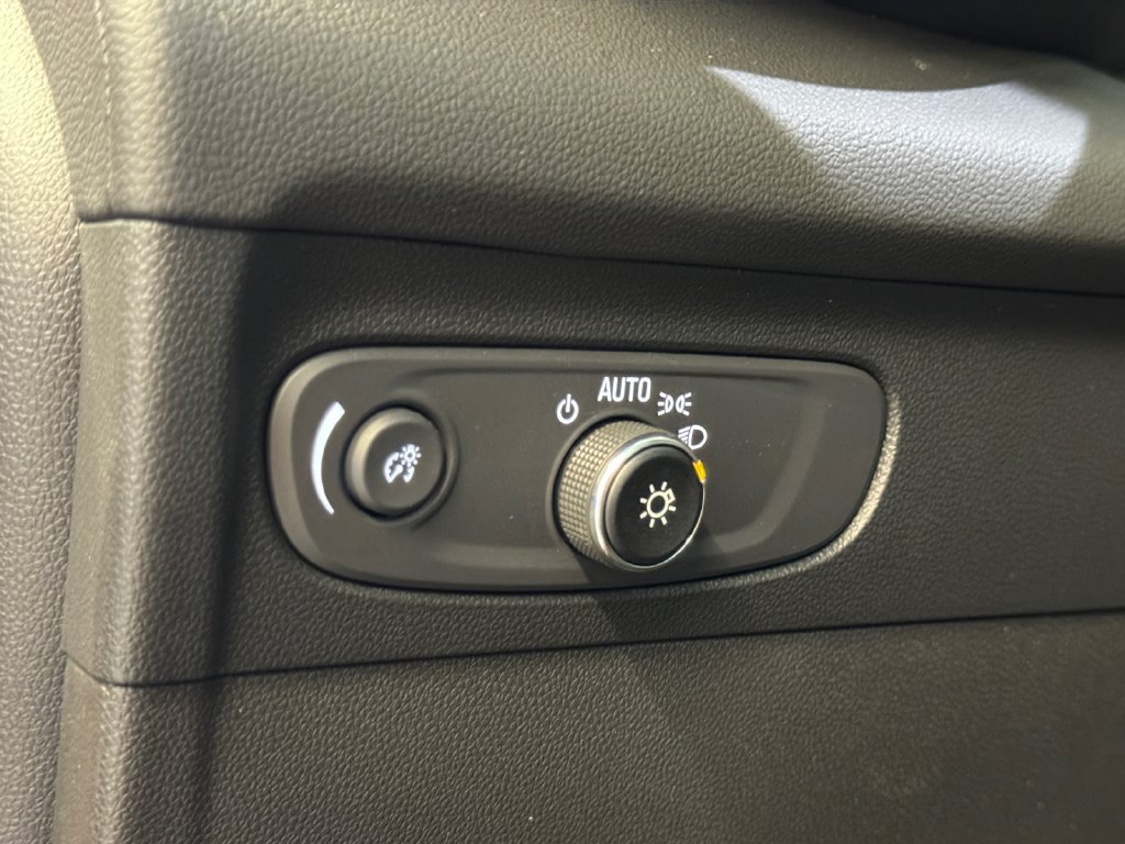 Used 2023 Buick Envision Essence FWD image 24