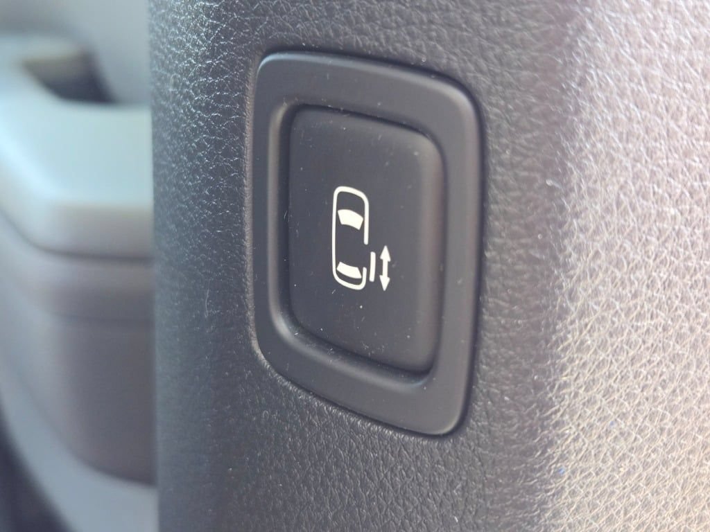 Used 2025 Kia Carnival EX FWD image 12