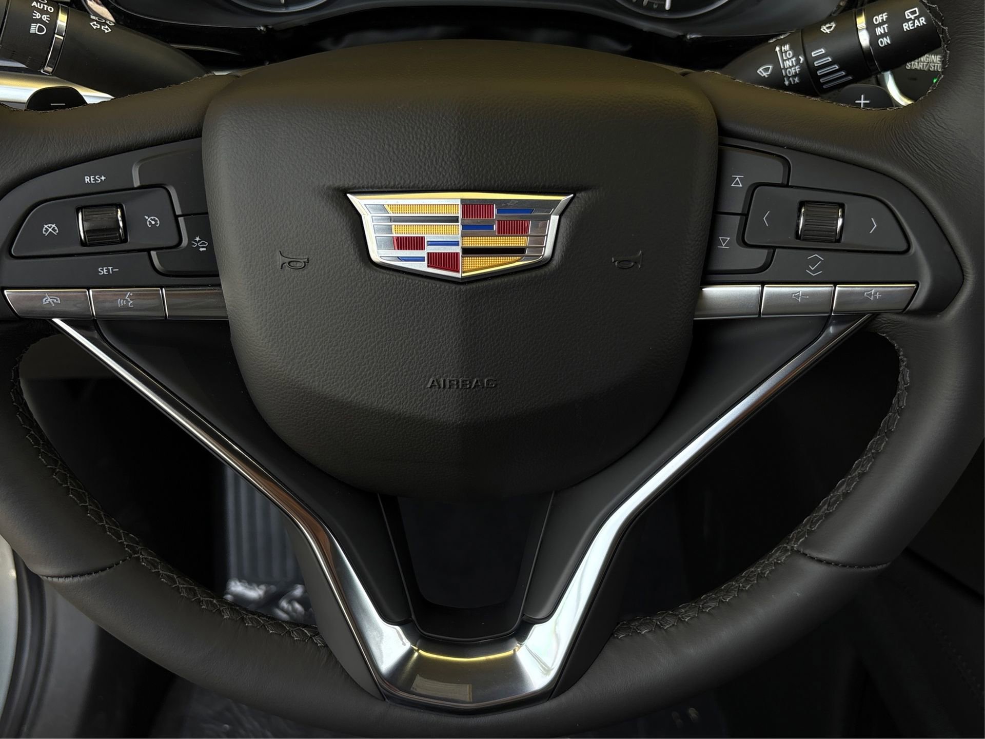 New 2025 Cadillac XT6 Luxury image 19