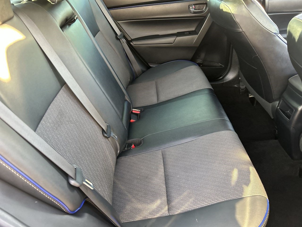 Used 2018 Toyota Corolla SE FWD image 10