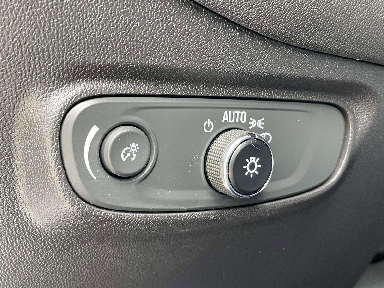 Used 2024 Chevrolet Equinox LT w/ Driver Convenience Package image 17