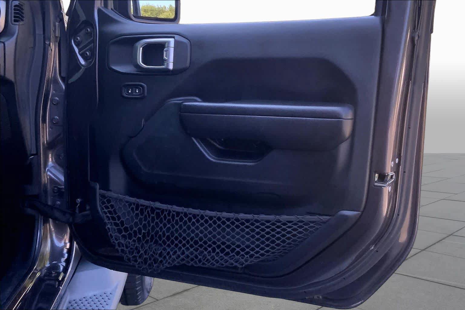 Used 2018 Jeep Wrangler Unlimited Sport S AWD/4WD image 22