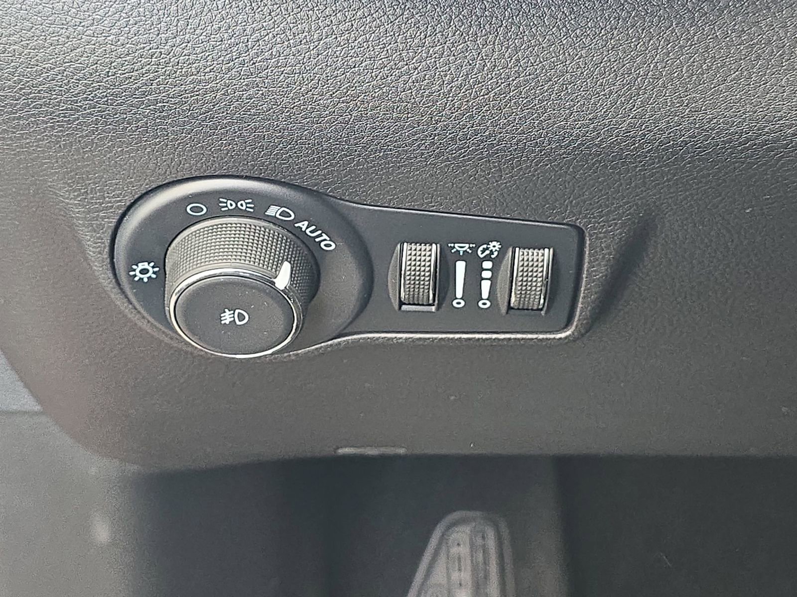 Used 2022 Jeep Compass Limited image 32