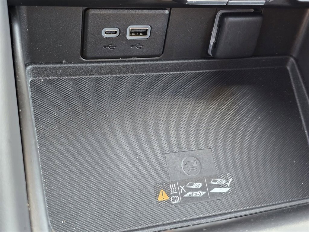 Used 2024 Chevrolet Suburban High Country image 8