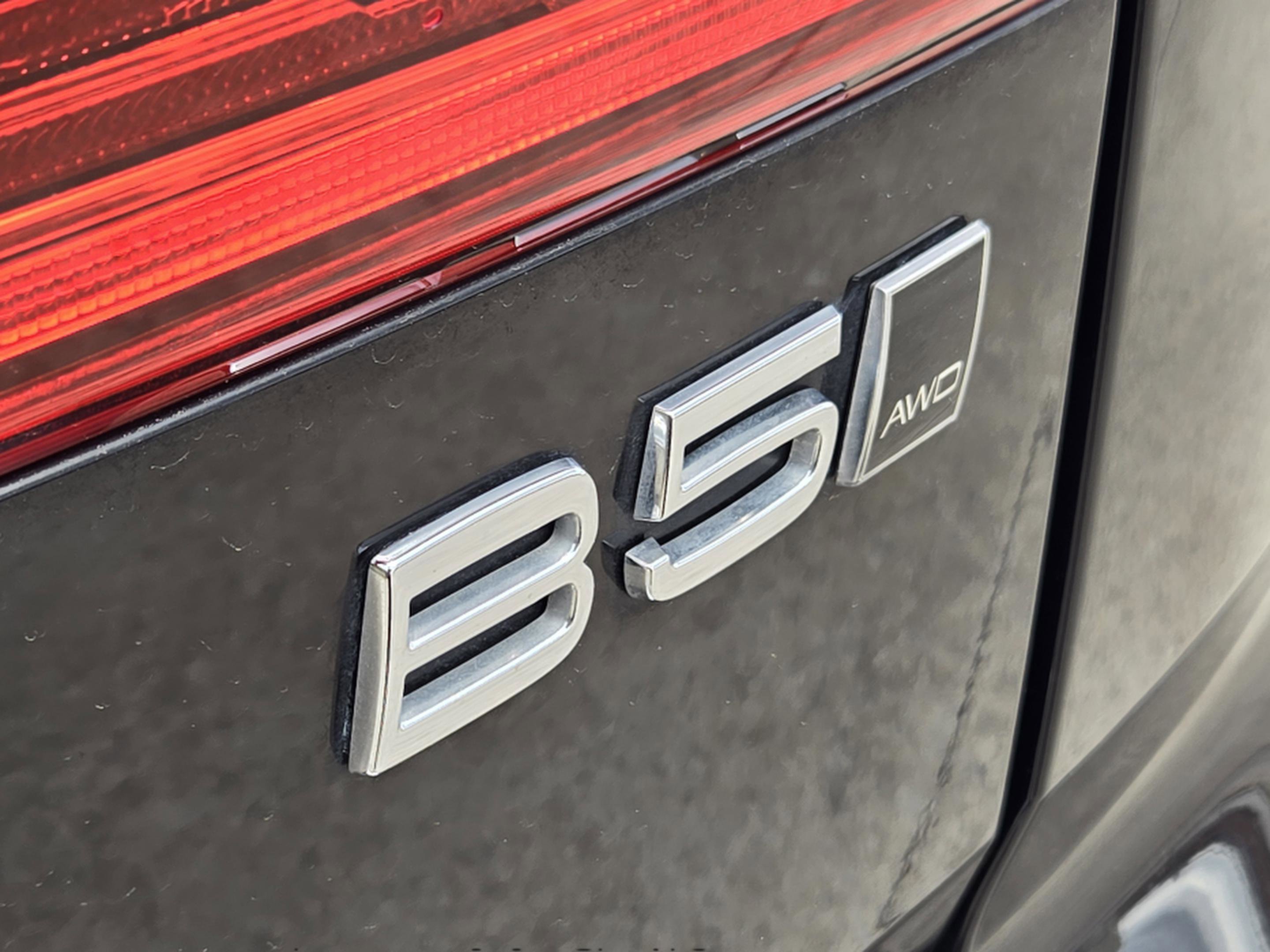 Used 2023 Volvo XC60 B5 Plus w/ Protection Package Premier AWD/4WD image 17