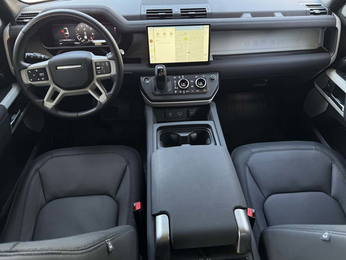 Used 2023 Land Rover Defender 130 X-Dynamic SE AWD/4WD image 21