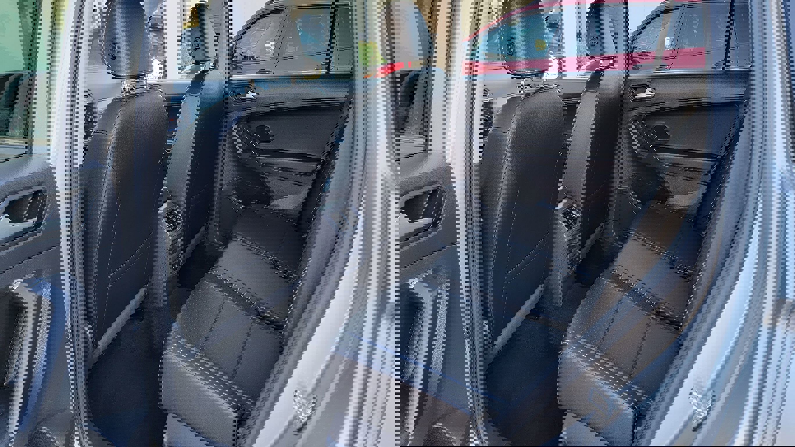 Used 2021 Volkswagen Tiguan SE image 16