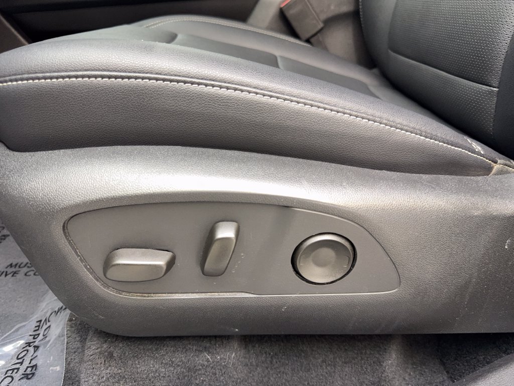 Used 2026 Chevrolet Traverse LT FWD image 32