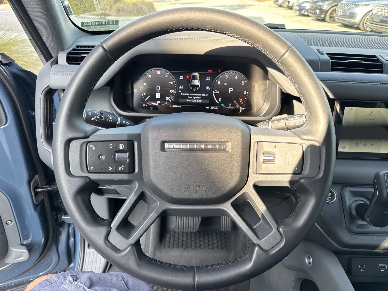 Used 2024 Land Rover Defender 110 X-Dynamic SE image 28