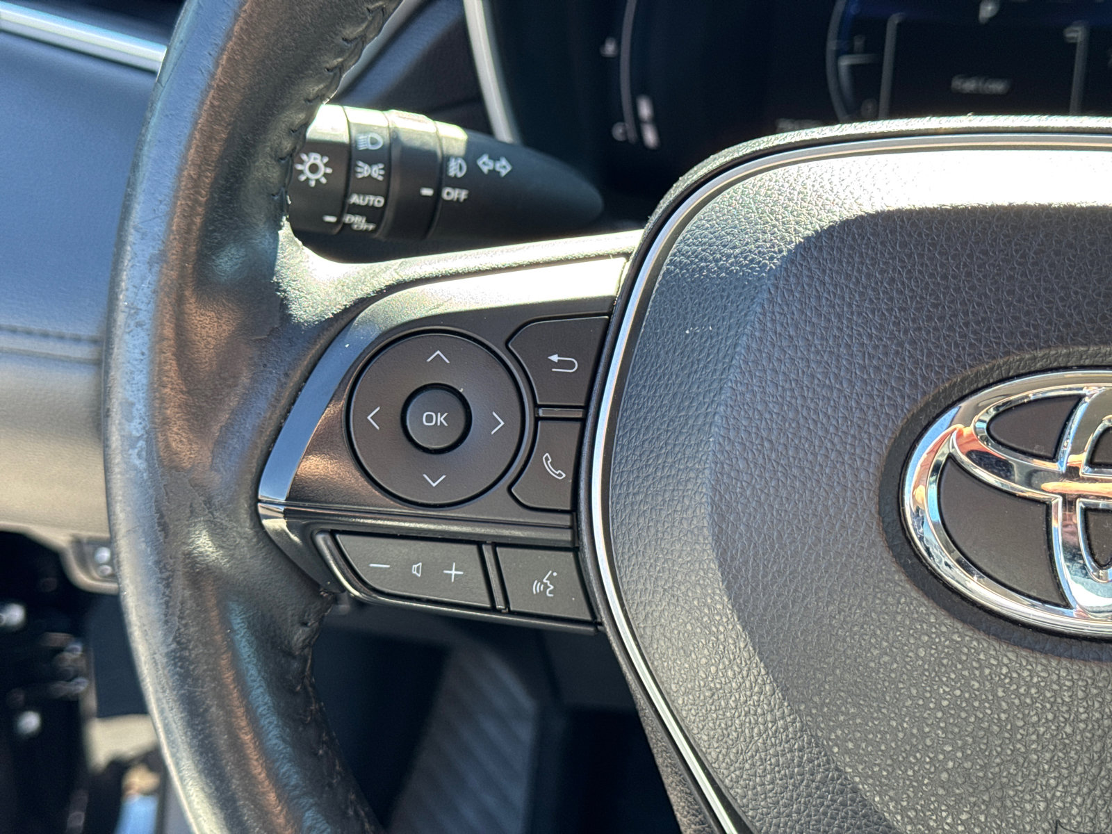 Used 2023 Toyota Corolla Cross XLE image 23