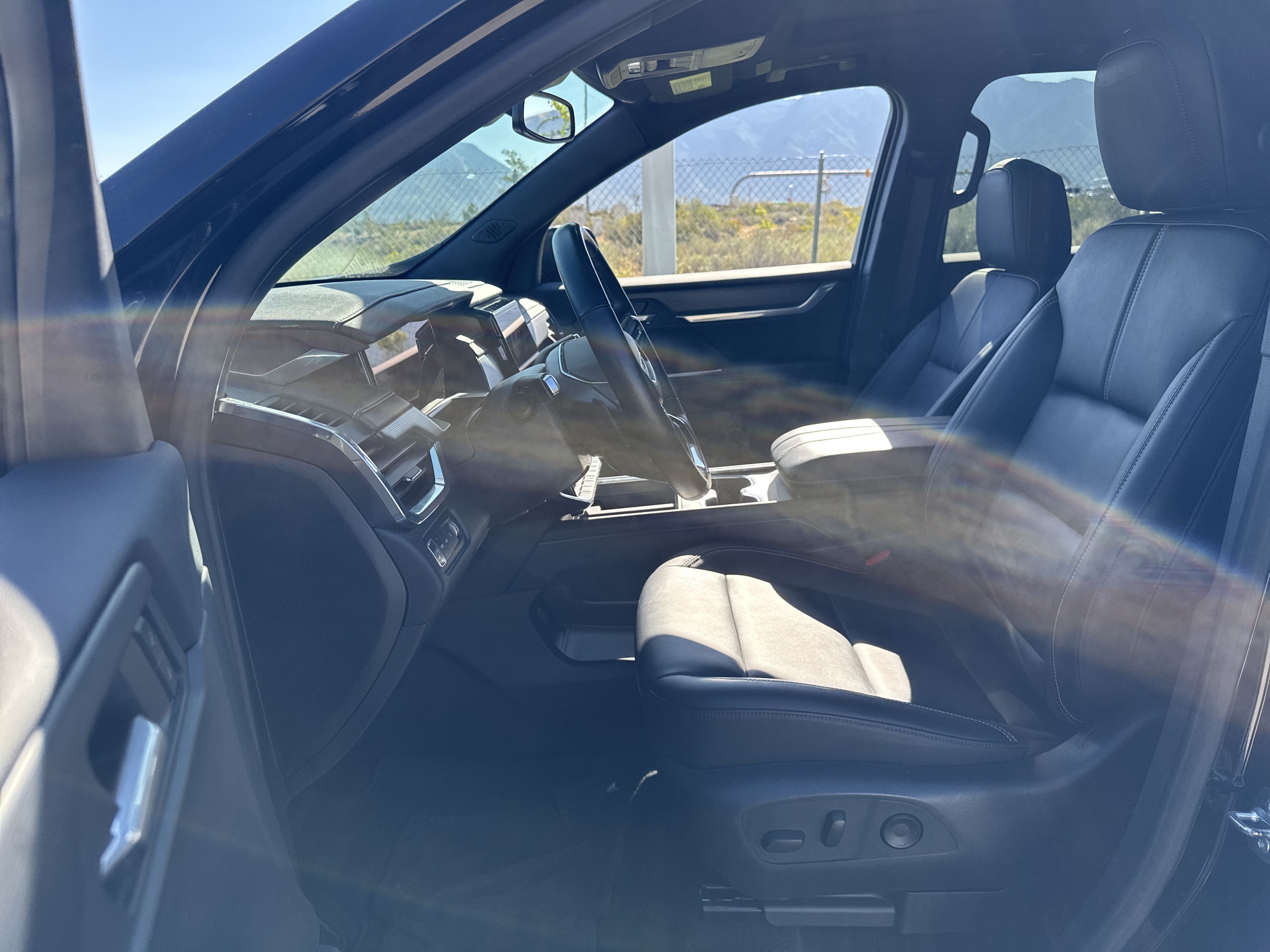 Used 2024 GMC Acadia Elevation w/ Luxury Package AWD/4WD image 14