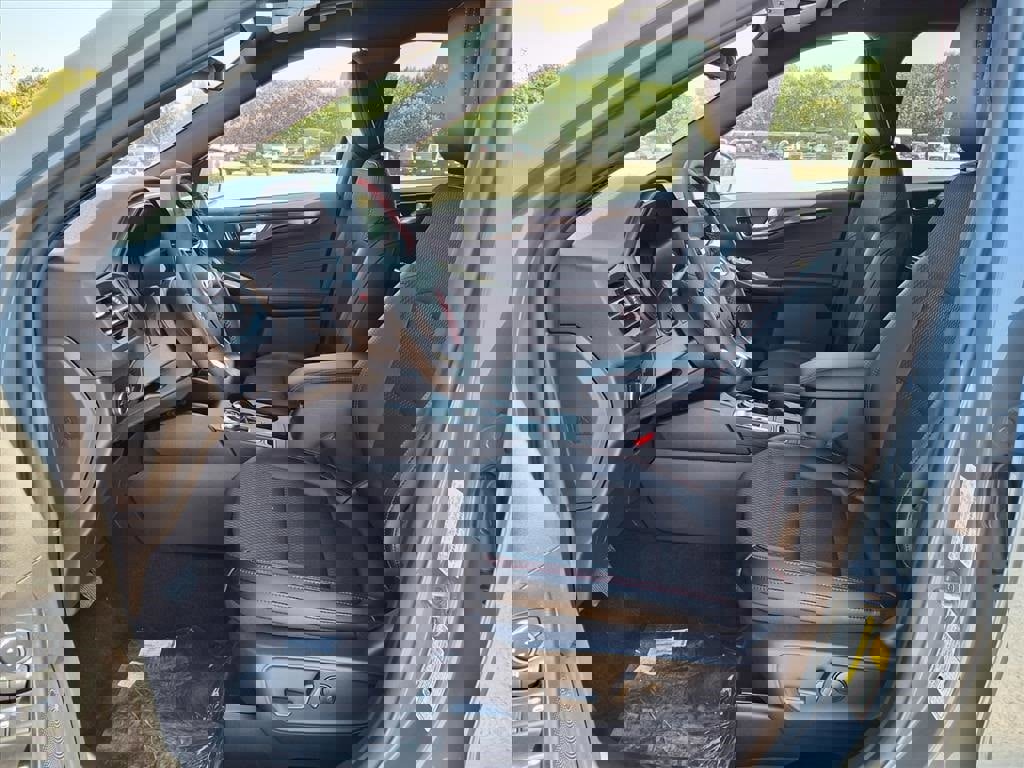 New 2026 Ford Escape ST-Line w/ Tech Pack #1 image 18